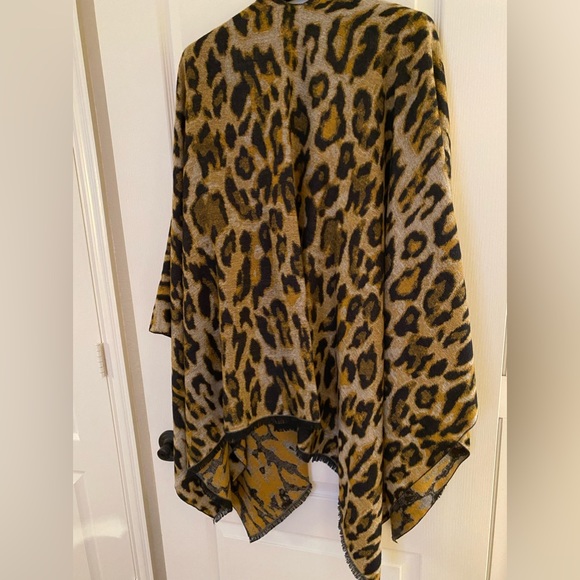 100% Cashmere Poncho/wrap. Perfect condition. - Picture 5 of 5